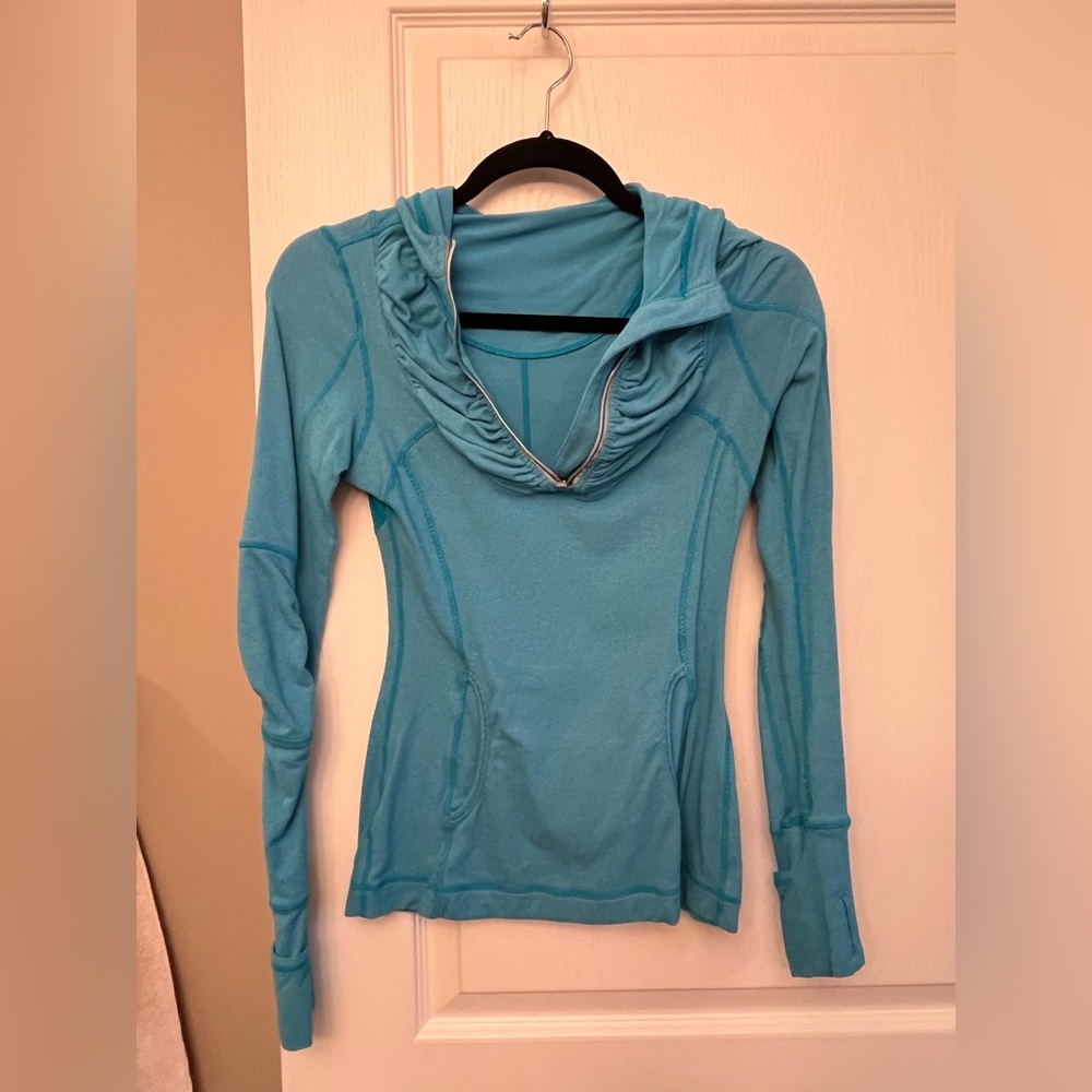 Lululemon size 2 run 1/2 zip EUC